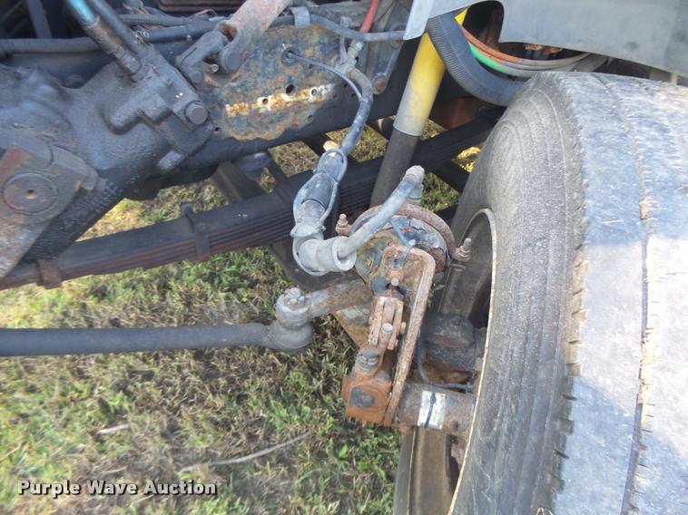 image for item K5688 1999 Ford F800 bucket truck