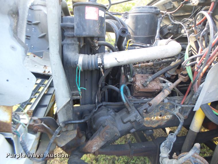 image for item K5688 1999 Ford F800 bucket truck