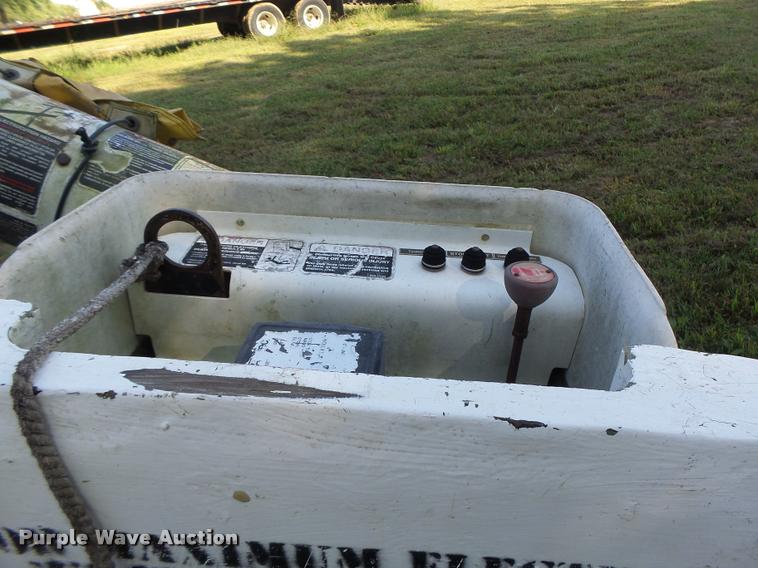 image for item K5688 1999 Ford F800 bucket truck