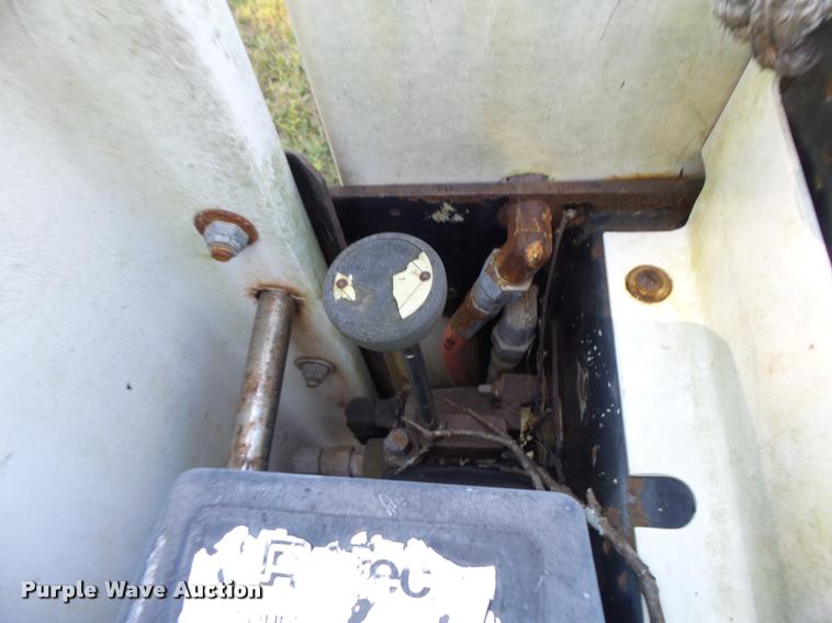 image for item K5688 1999 Ford F800 bucket truck