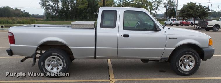 image for item K8208 2003 Ford Ranger SuperCab pickup truck