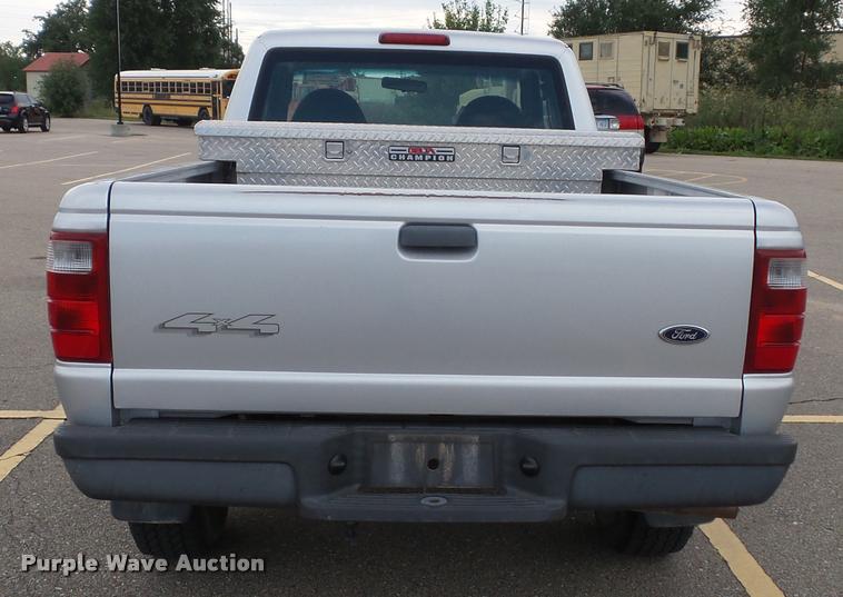 image for item K8208 2003 Ford Ranger SuperCab pickup truck