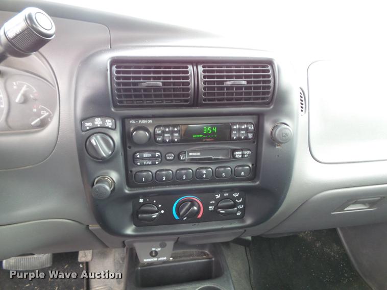 image for item K8208 2003 Ford Ranger SuperCab pickup truck