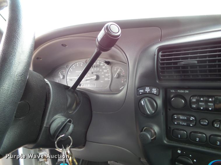 image for item K8208 2003 Ford Ranger SuperCab pickup truck