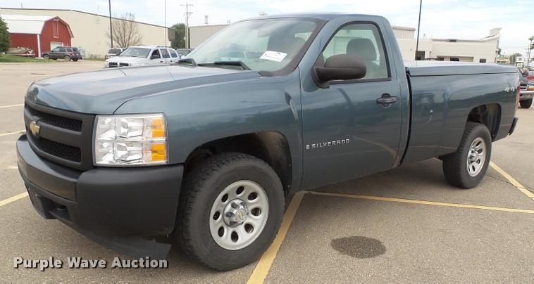 image for item K8223 2008 Chevrolet Silverado 1500 pickup truck