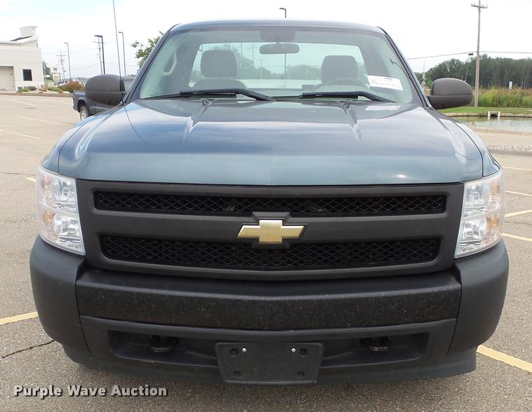 image for item K8223 2008 Chevrolet Silverado 1500 pickup truck