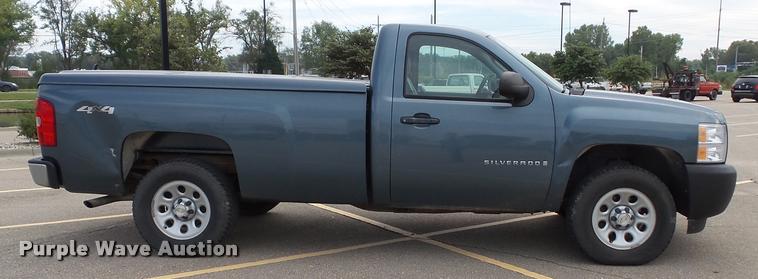 image for item K8223 2008 Chevrolet Silverado 1500 pickup truck