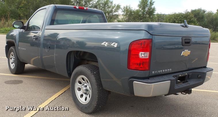 image for item K8223 2008 Chevrolet Silverado 1500 pickup truck