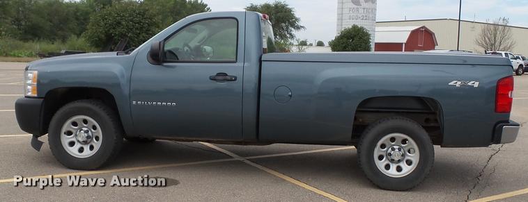 image for item K8223 2008 Chevrolet Silverado 1500 pickup truck