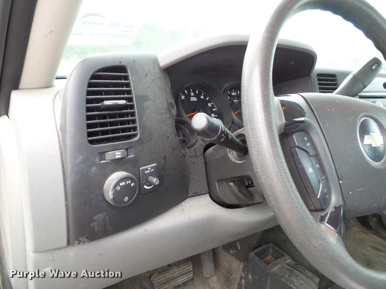 image for item K8223 2008 Chevrolet Silverado 1500 pickup truck