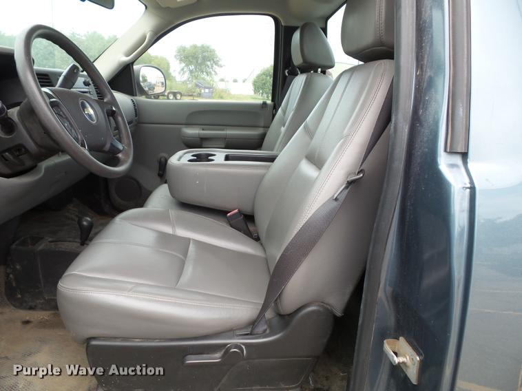 image for item K8223 2008 Chevrolet Silverado 1500 pickup truck