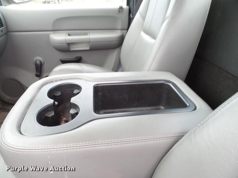 image for item K8223 2008 Chevrolet Silverado 1500 pickup truck