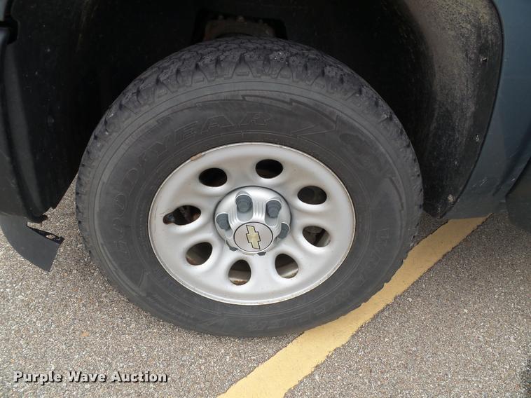 image for item K8223 2008 Chevrolet Silverado 1500 pickup truck