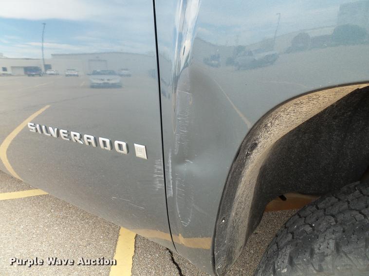 image for item K8223 2008 Chevrolet Silverado 1500 pickup truck