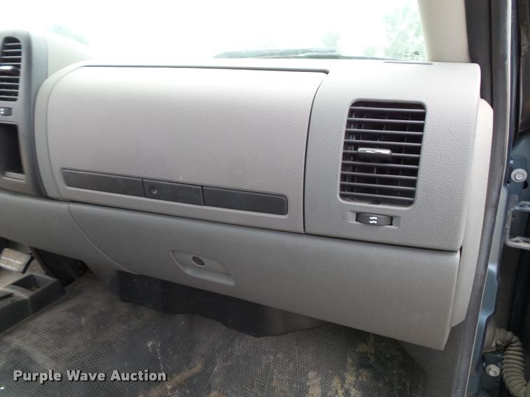 image for item K8223 2008 Chevrolet Silverado 1500 pickup truck