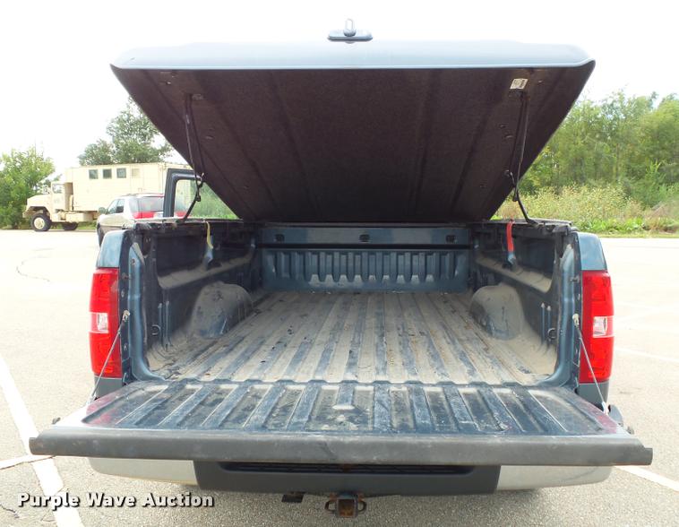 image for item K8223 2008 Chevrolet Silverado 1500 pickup truck