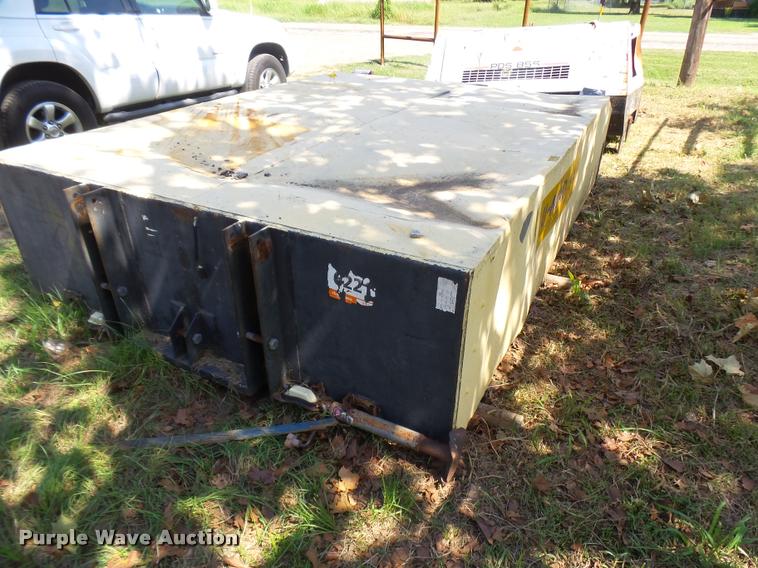 image for item L1589 U-Mad 100K crash attenuator