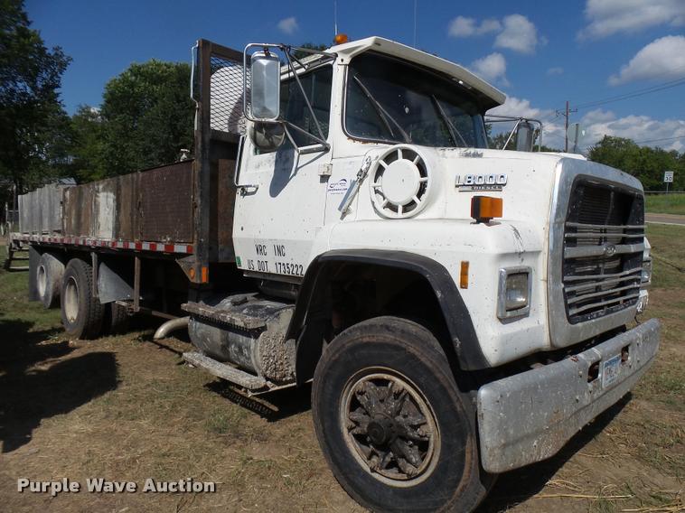 image for item L1596 1990 Ford L8000 flatbed truck