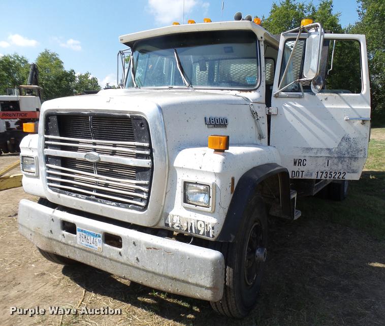 image for item L1596 1990 Ford L8000 flatbed truck