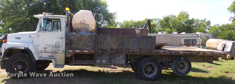 image for item L1596 1990 Ford L8000 flatbed truck