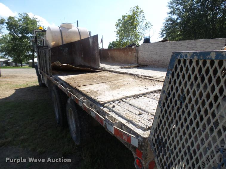 image for item L1596 1990 Ford L8000 flatbed truck