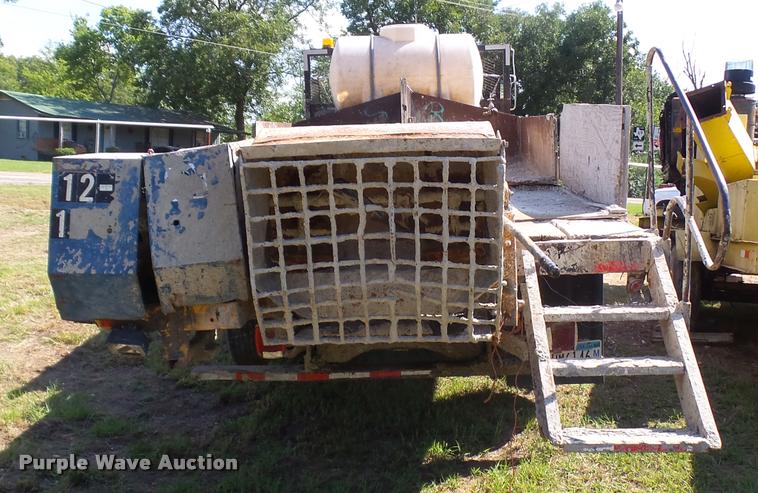 image for item L1596 1990 Ford L8000 flatbed truck