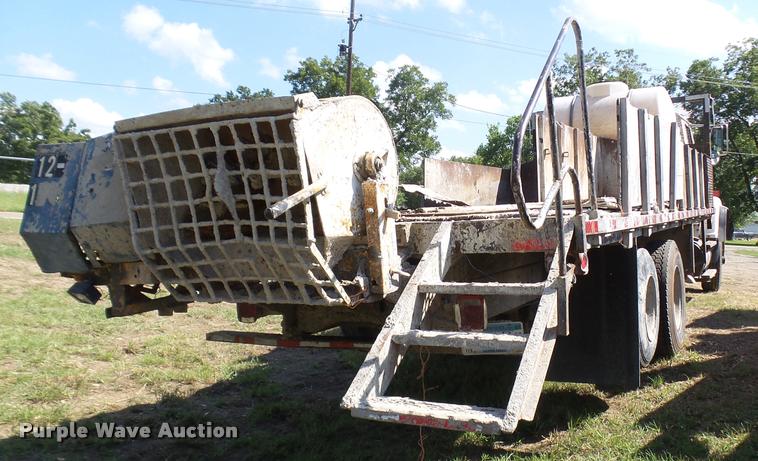 image for item L1596 1990 Ford L8000 flatbed truck