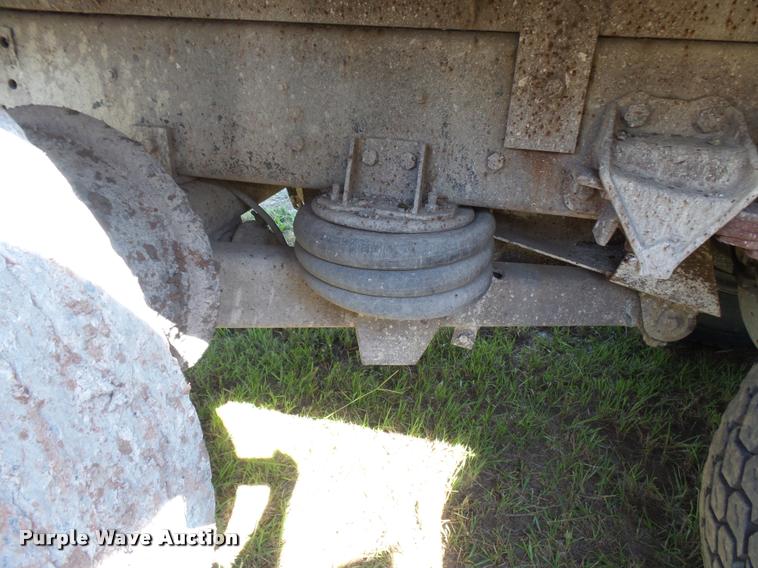 image for item L1596 1990 Ford L8000 flatbed truck