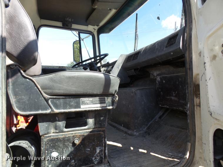 image for item L1596 1990 Ford L8000 flatbed truck