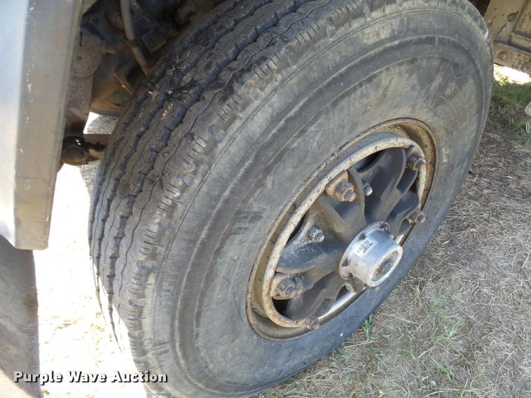 image for item L1596 1990 Ford L8000 flatbed truck