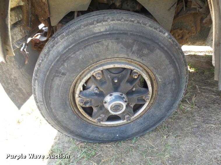 image for item L1596 1990 Ford L8000 flatbed truck