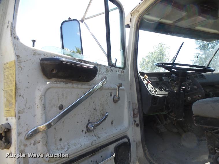 image for item L1596 1990 Ford L8000 flatbed truck