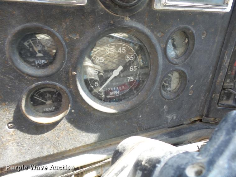 image for item L1596 1990 Ford L8000 flatbed truck