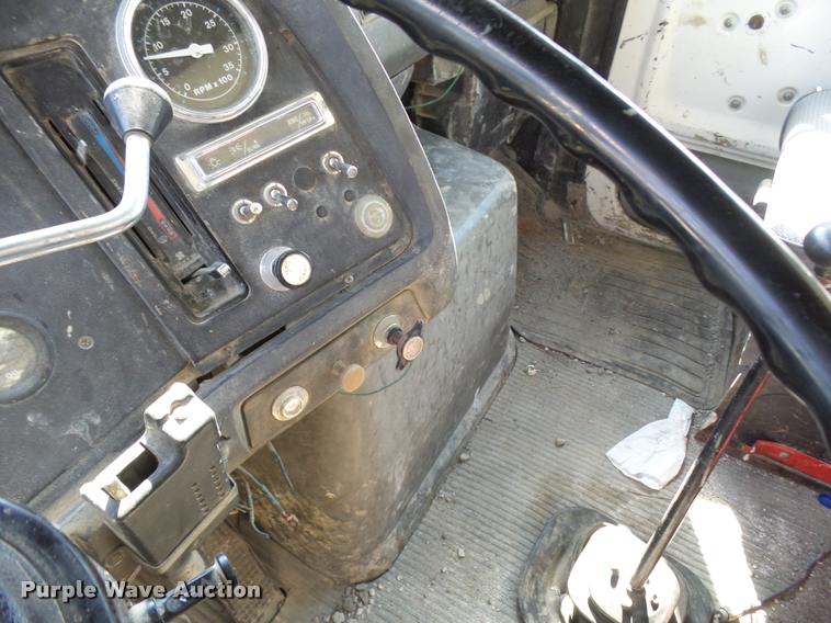 image for item L1596 1990 Ford L8000 flatbed truck