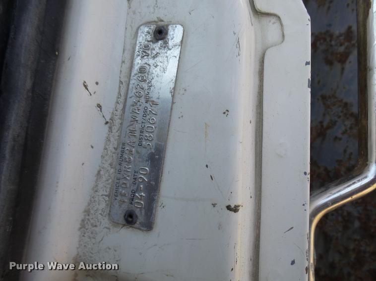 image for item L1596 1990 Ford L8000 flatbed truck