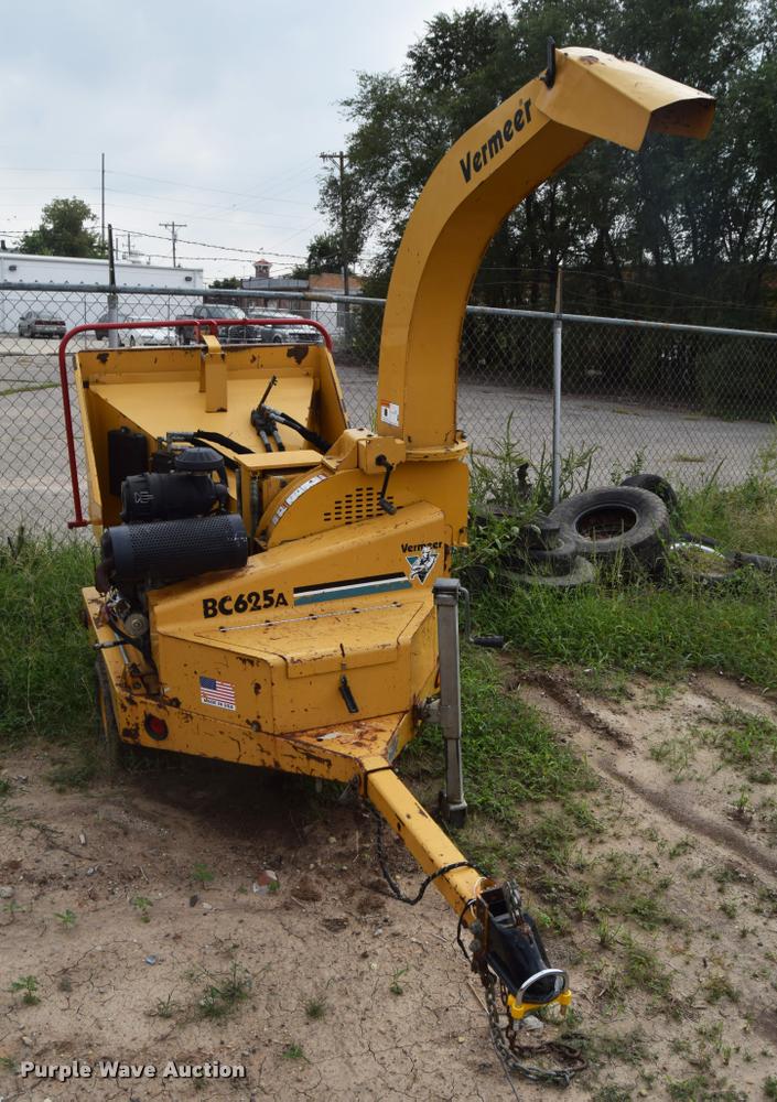 image for item L2634 2013 Vermeer BC625A wood chipper
