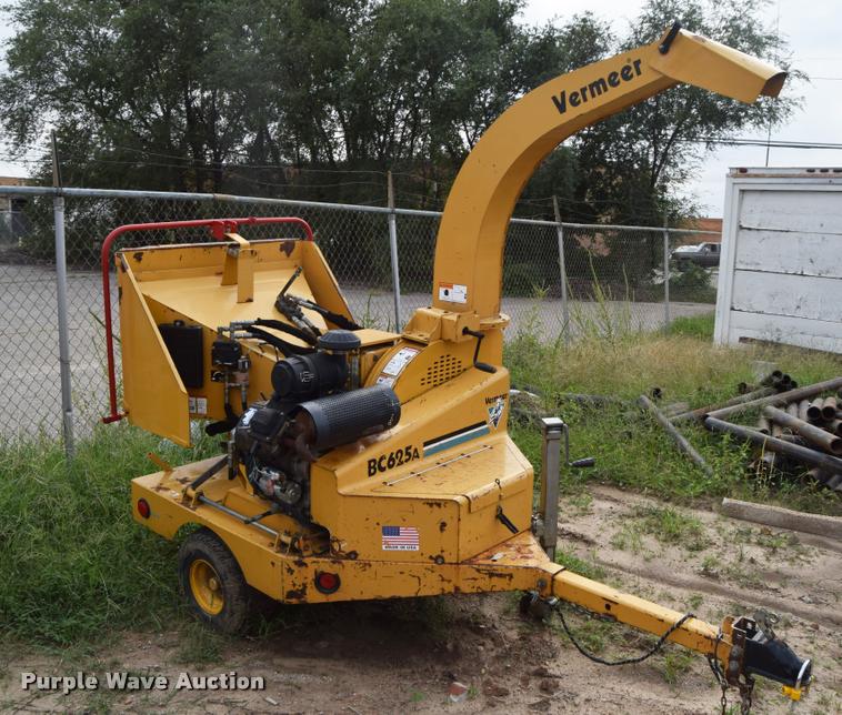 image for item L2634 2013 Vermeer BC625A wood chipper
