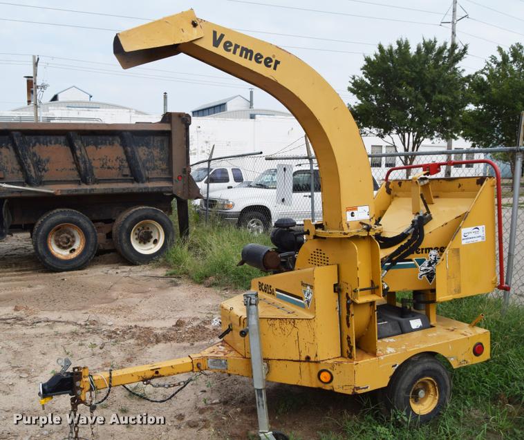 image for item L2634 2013 Vermeer BC625A wood chipper