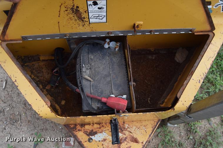 image for item L2634 2013 Vermeer BC625A wood chipper