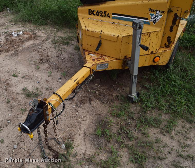 image for item L2634 2013 Vermeer BC625A wood chipper