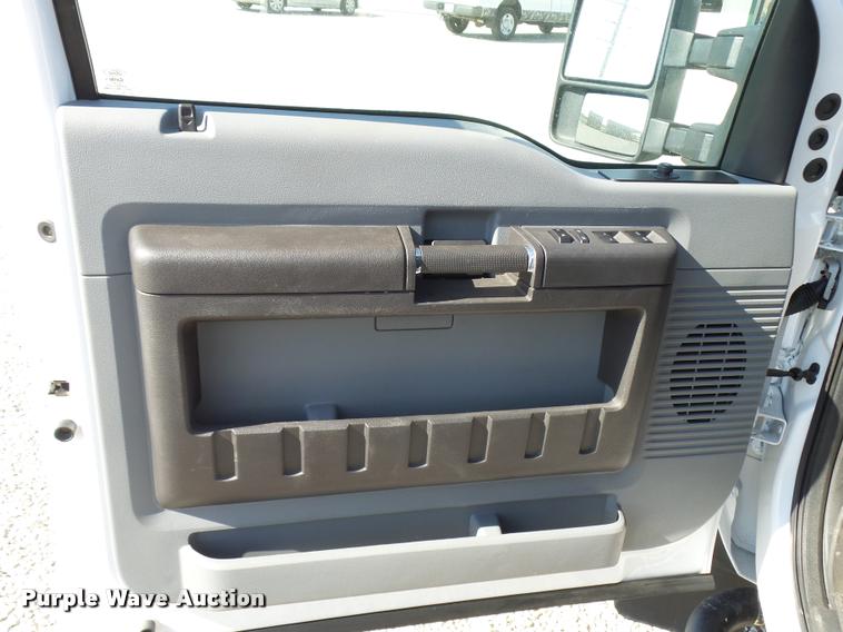 image for item L2687 2015 Ford F450 Super Duty Crew Cab flatbed pickup truck