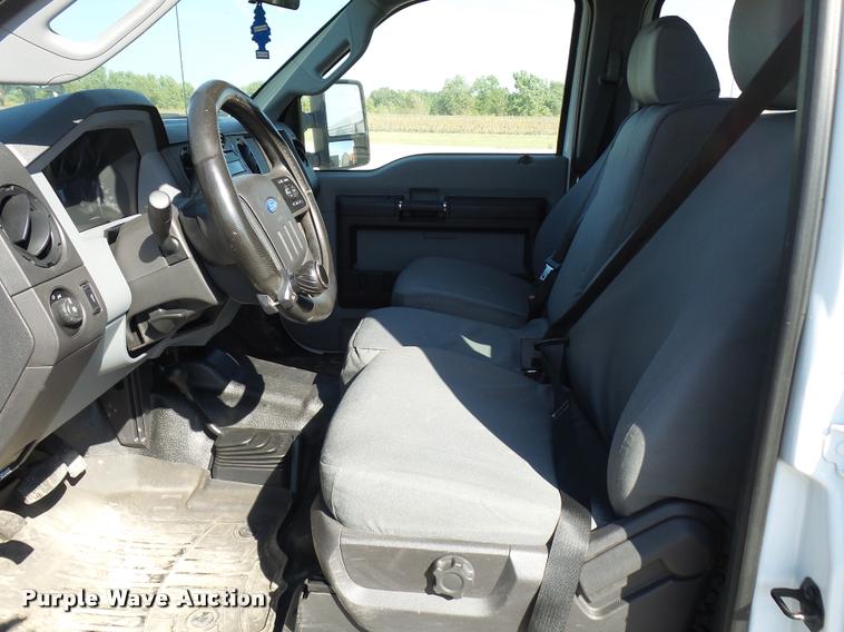 image for item L2687 2015 Ford F450 Super Duty Crew Cab flatbed pickup truck