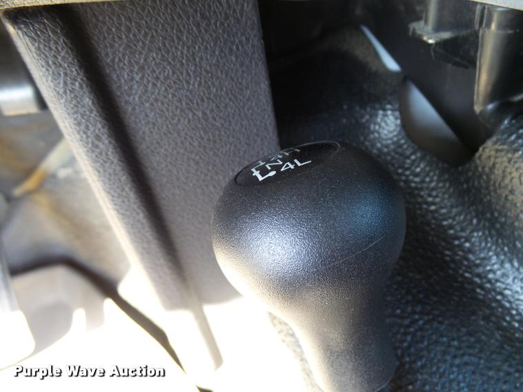 image for item L2687 2015 Ford F450 Super Duty Crew Cab flatbed pickup truck