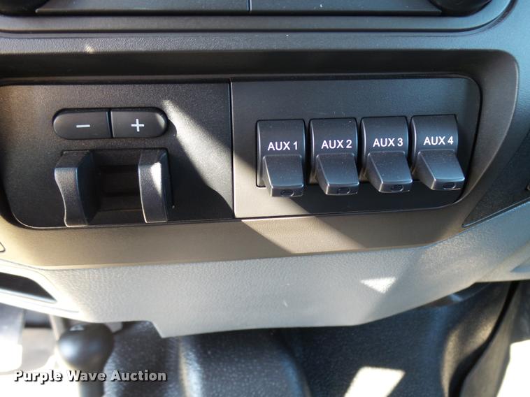 image for item L2687 2015 Ford F450 Super Duty Crew Cab flatbed pickup truck