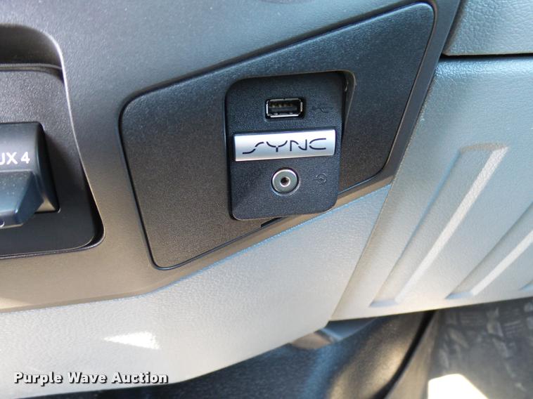 image for item L2687 2015 Ford F450 Super Duty Crew Cab flatbed pickup truck