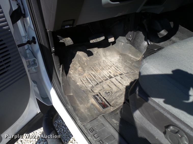 image for item L2687 2015 Ford F450 Super Duty Crew Cab flatbed pickup truck