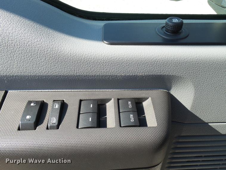 image for item L2687 2015 Ford F450 Super Duty Crew Cab flatbed pickup truck