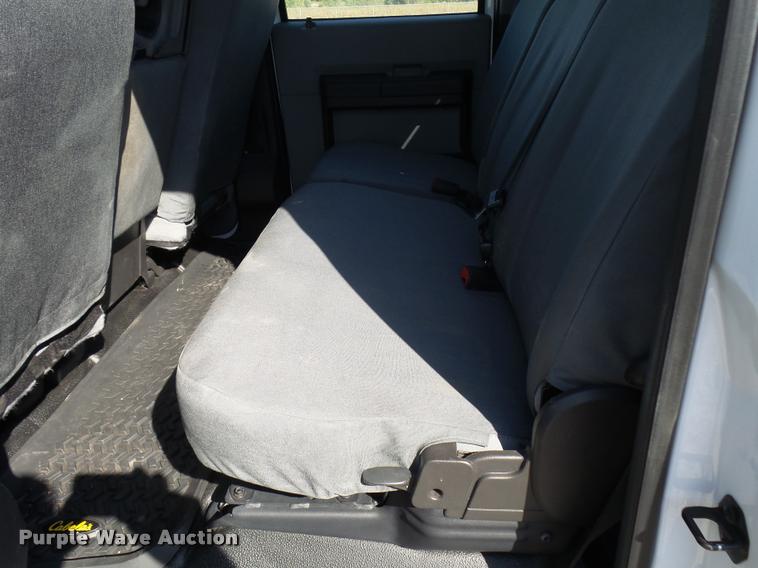 image for item L2687 2015 Ford F450 Super Duty Crew Cab flatbed pickup truck