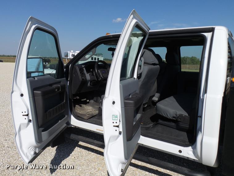 image for item L2687 2015 Ford F450 Super Duty Crew Cab flatbed pickup truck