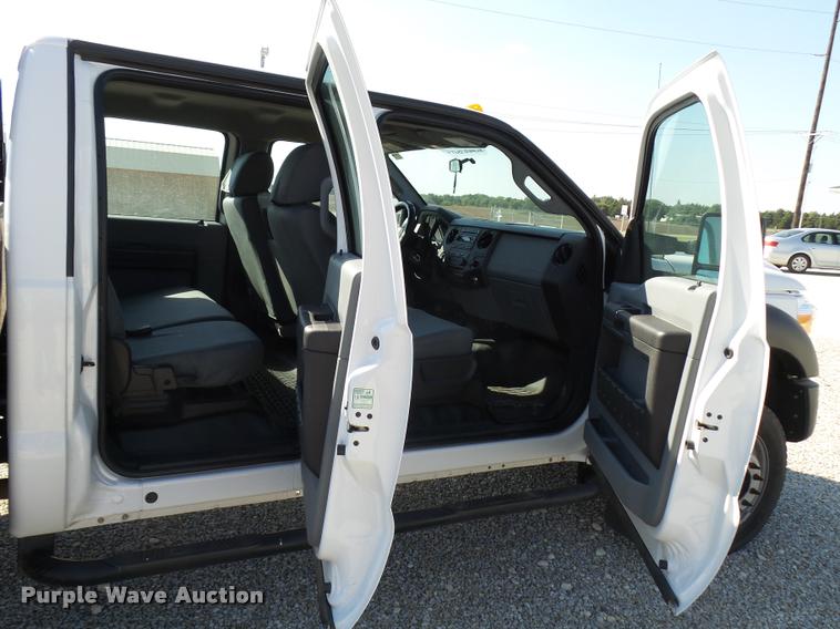 image for item L2687 2015 Ford F450 Super Duty Crew Cab flatbed pickup truck